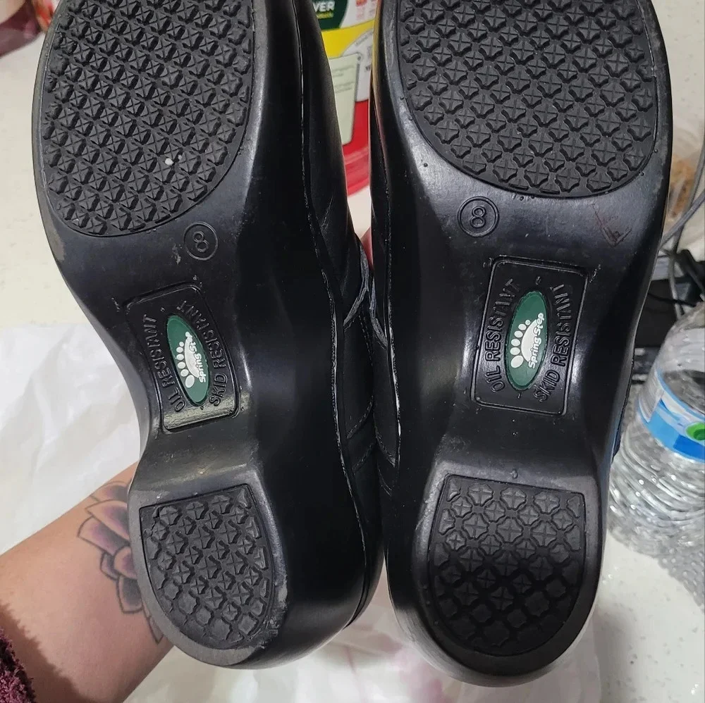 Spring Step Black flower clogs - Picture 2 of 5